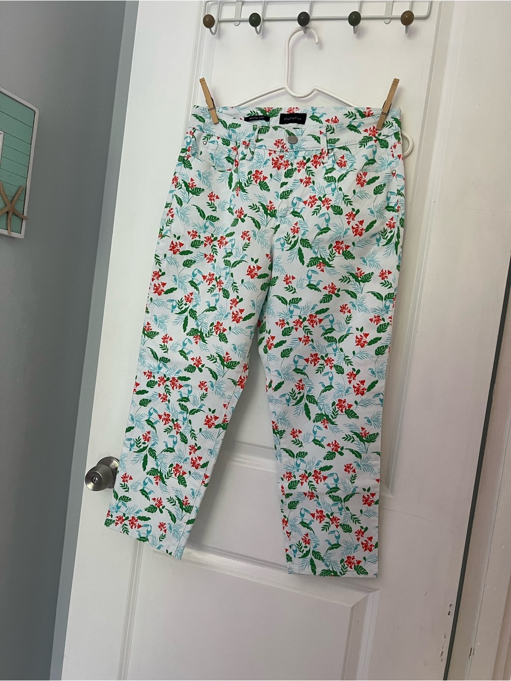 Charter Club White Capri Pants with Tropical Leaf Print